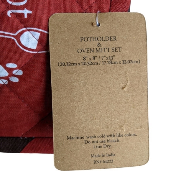 🔖NWT! Not Drinking Alone...Dog Is Home Kitchen Oven Mitt & Potholder Set - Picture 6 of 7